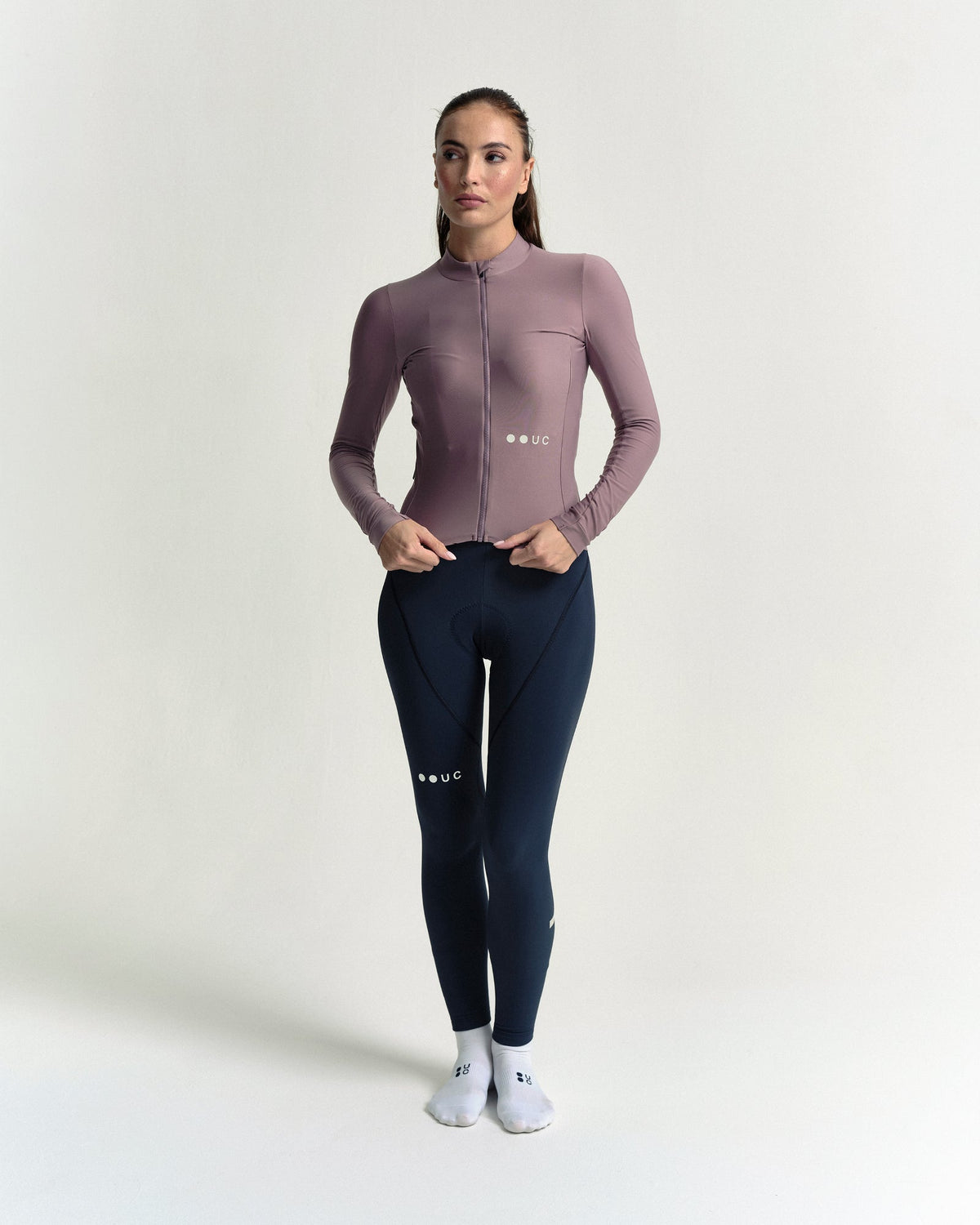 Model wearing the Women's Mono Long Sleeve Jersey in Mauve Mist.