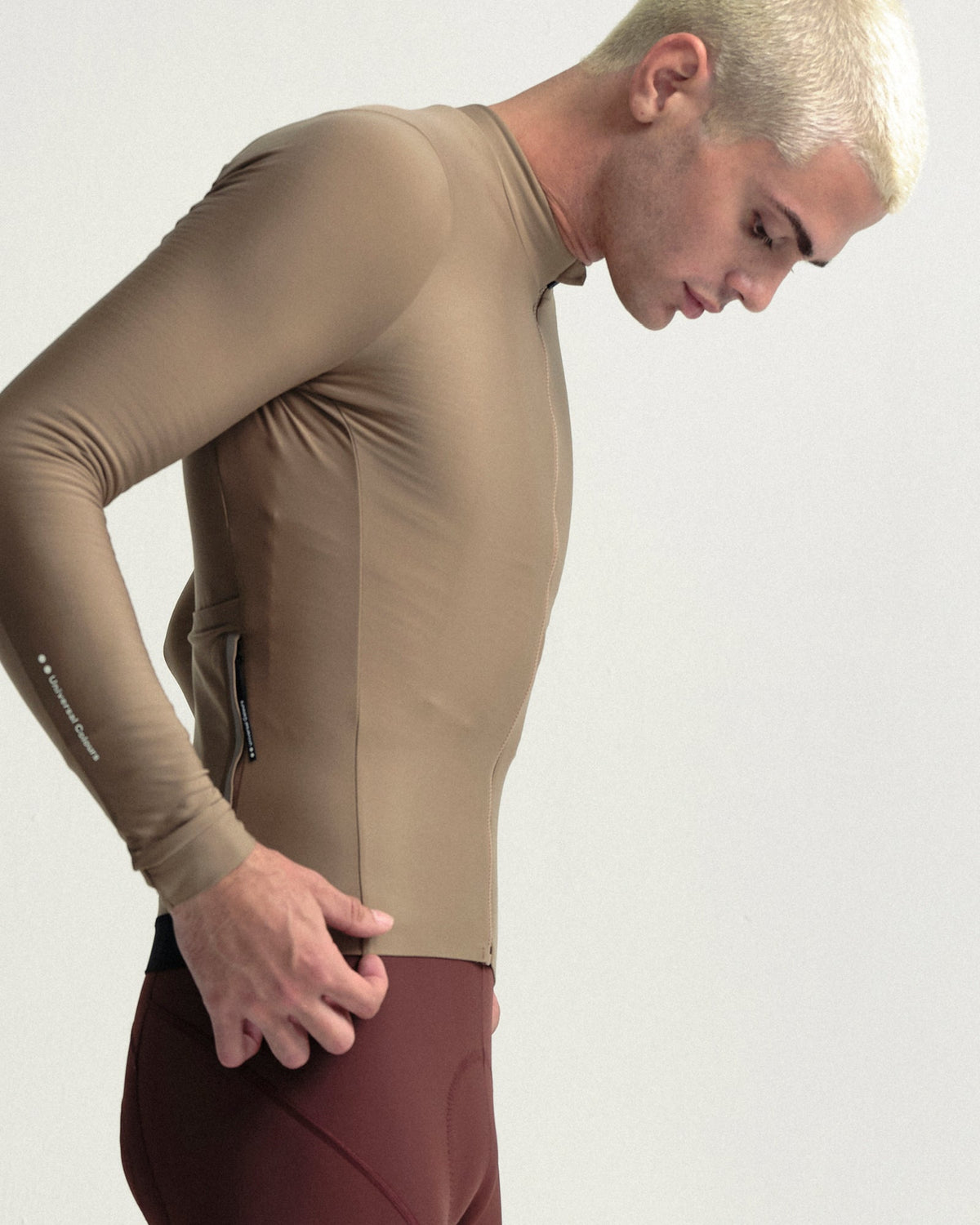 Model wearing the Men's Mono Long Sleeve Jersey in Walnut Brown.
