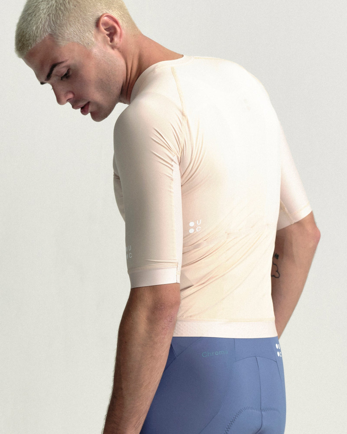 Model wearing the Men's Chroma Short Sleeve Jersey in Almond.