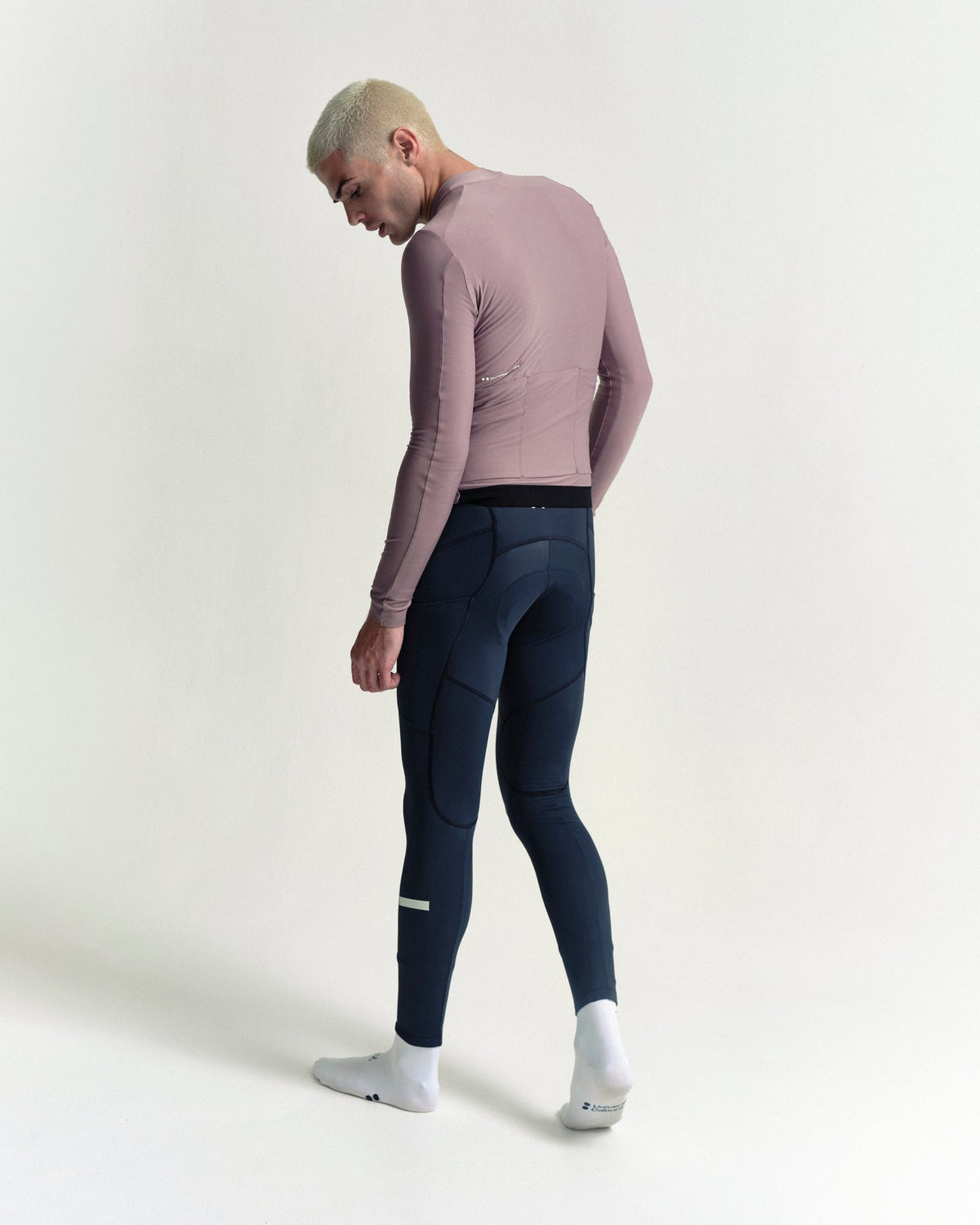 Model wearing the Men's Mono Long Sleeve Jersey in Mauve Mist.