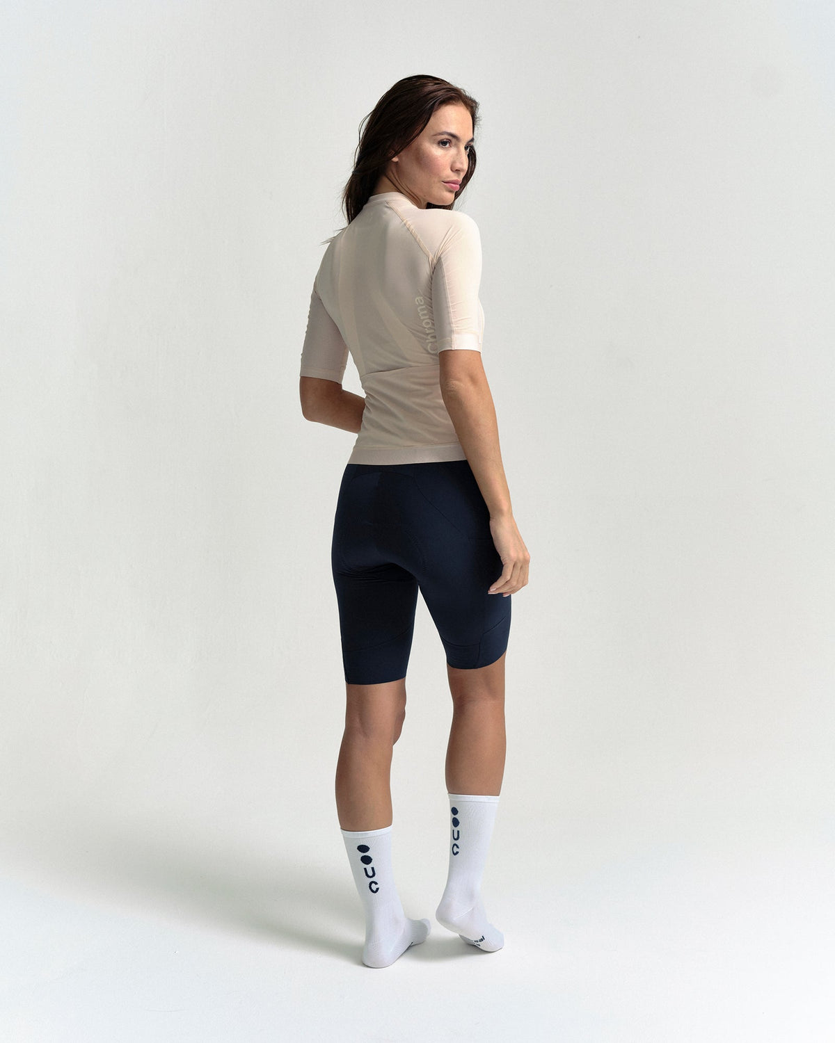Model wearing the Women's Chroma Short Sleeve Jersey in Almond.