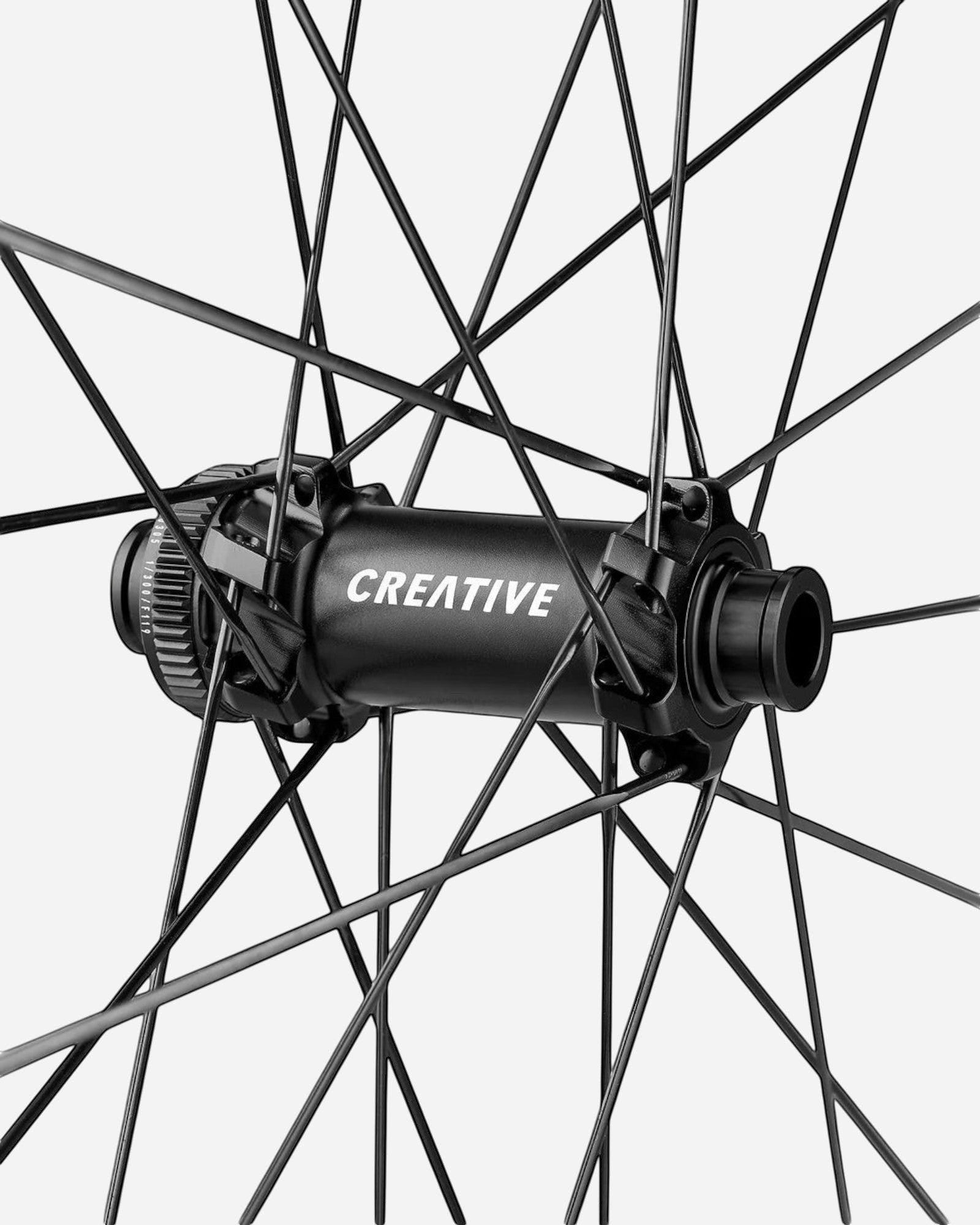 Moloko Cycling Ltd. G45 disc brake wheelset with 45mm deep rims, Sapim CX-Ray spokes, and Creative hubs.