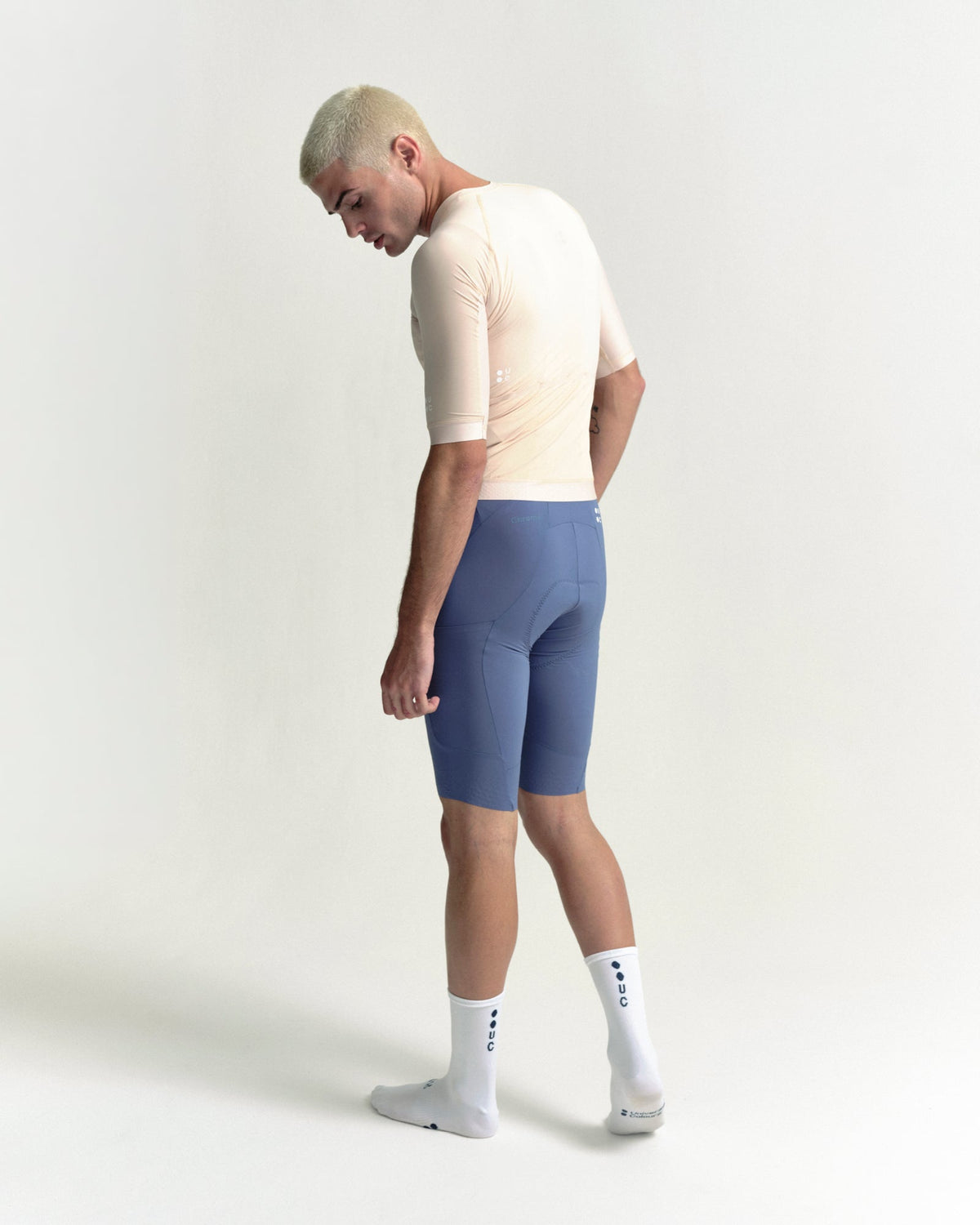 Model wearing the Men's Chroma Short Sleeve Jersey in Almond.