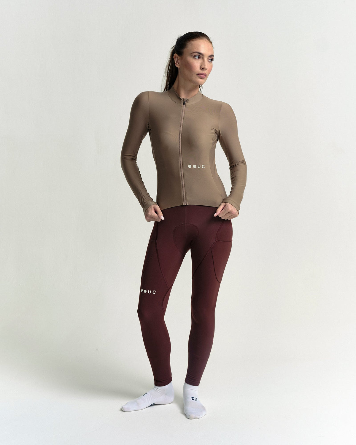 Model wearing the Women's Mono Long Sleeve Jersey in Walnut Brown.