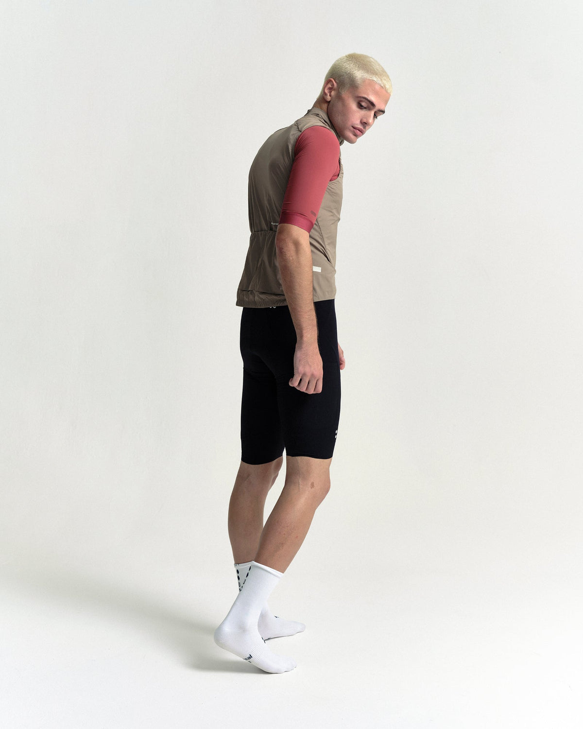 Model wearing the Men's Chroma Insulated Gilet in Walnut Brown.