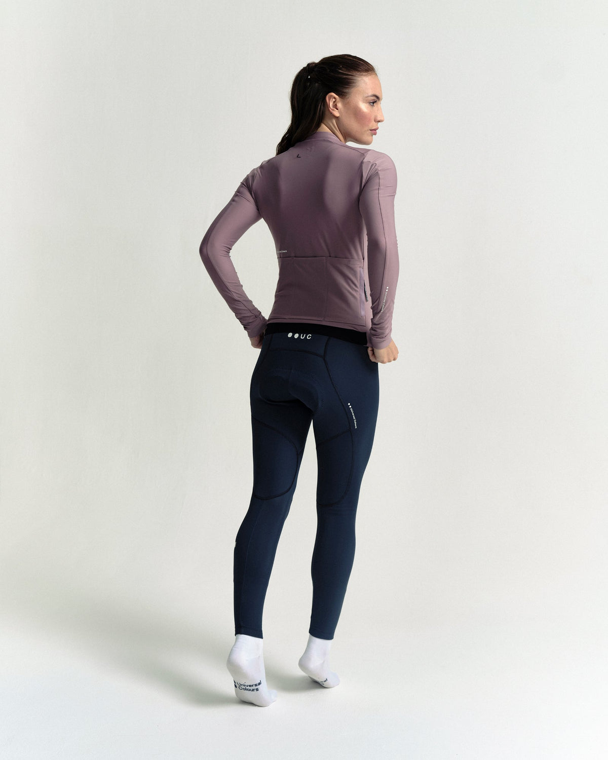 Model wearing the Women's Mono Long Sleeve Jersey in Mauve Mist.