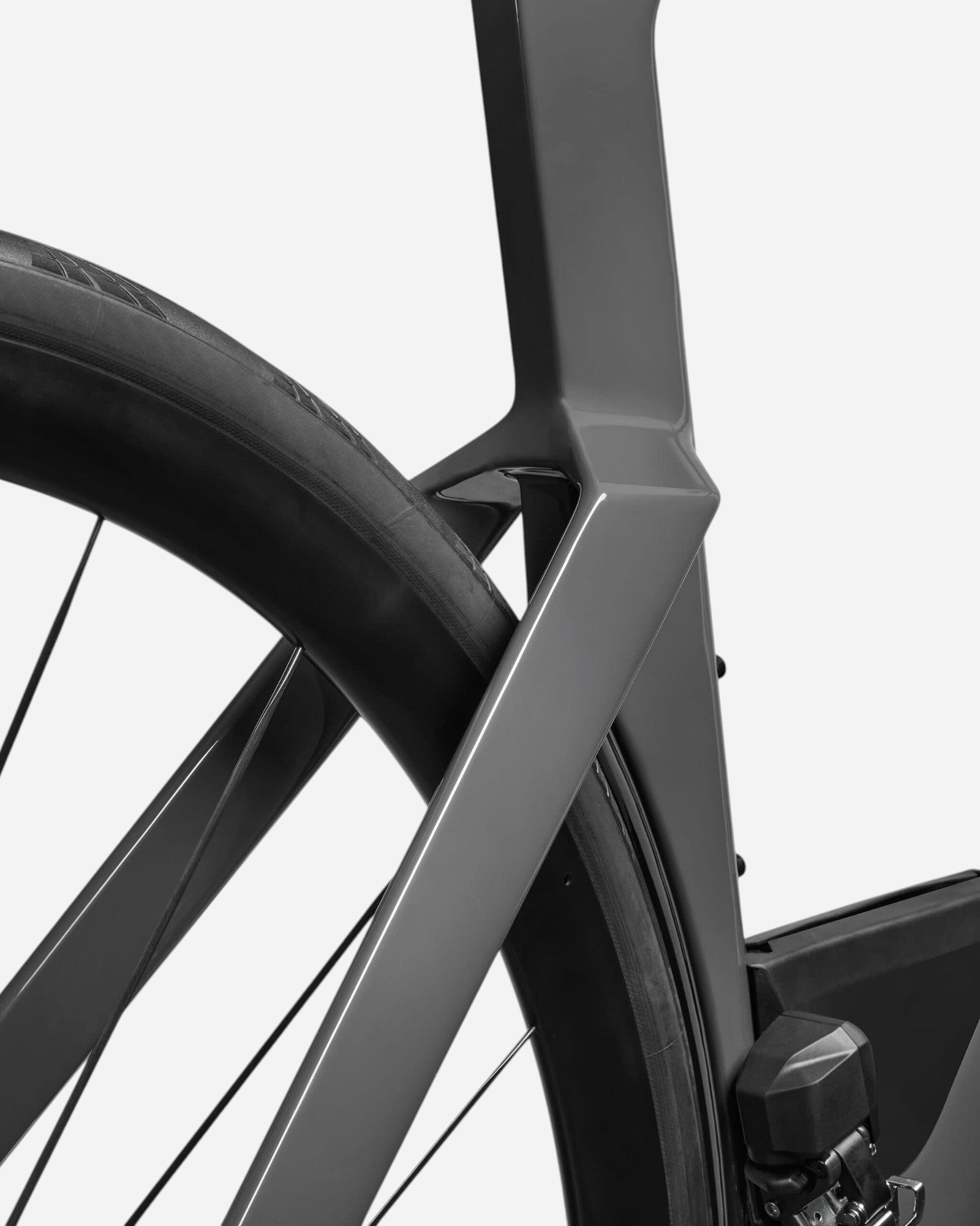 Moloko Cycling Ltd. grey carbon Speedmax CF 7 triathlon bike rear wheel and frame detail. Electronic shifting.